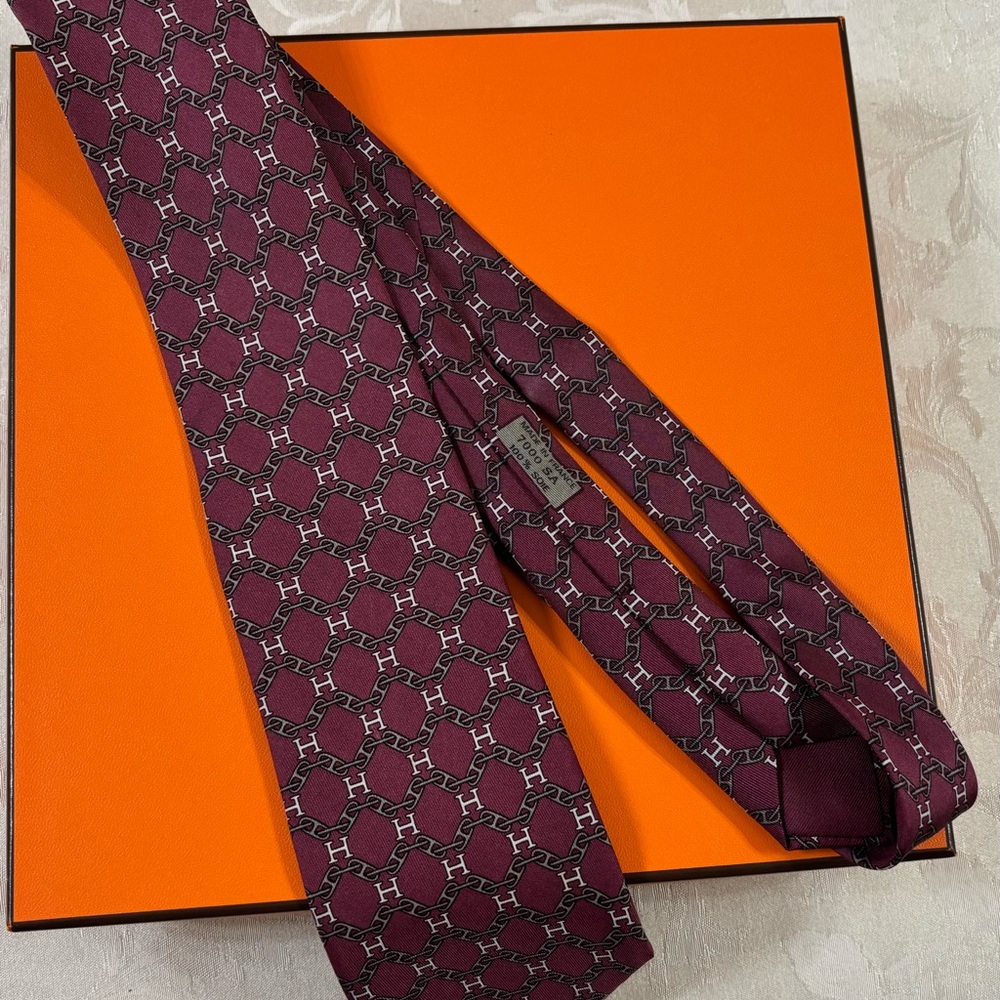 🆕 Hermes H Burgundy Silk Tie 👔